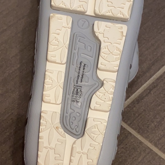 Floafers - Picture 7 of 8